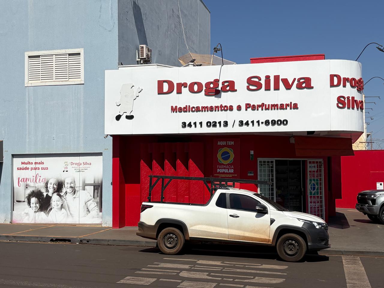 Fachada lateral da Droga Silva em Iturama