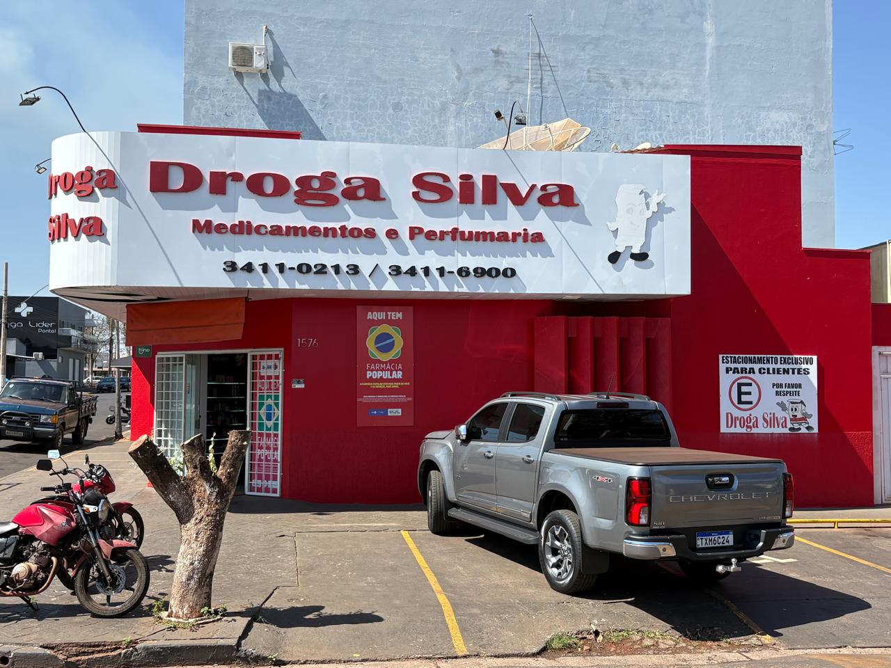 Fachada principal da Droga Silva