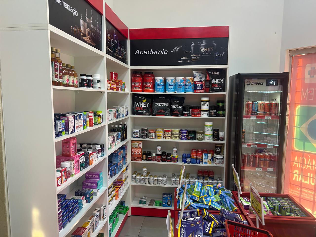 Setor de suplementos da Droga Silva